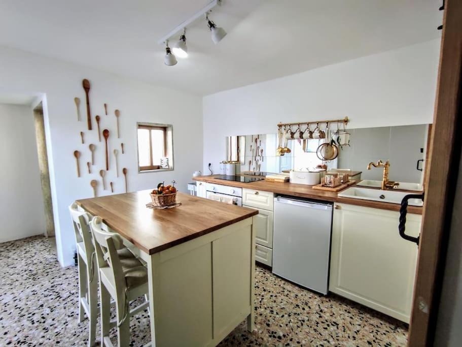 Cinque Terrazze: Freshly Renovated 2-Bedroom House เชจลีเมสซาปิกา ภายนอก รูปภาพ